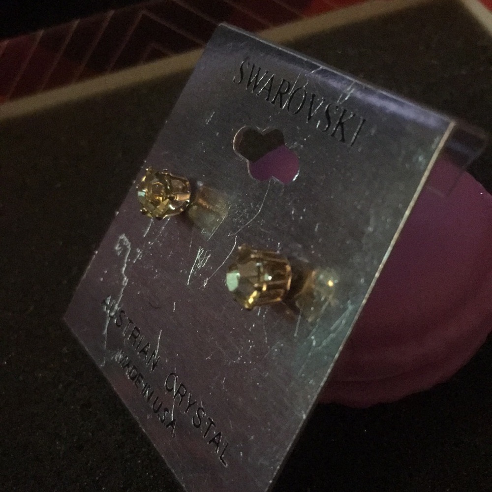 💎3 for $30 when bundled💎 Swarovski Stud Earrings - Picture 4 of 5